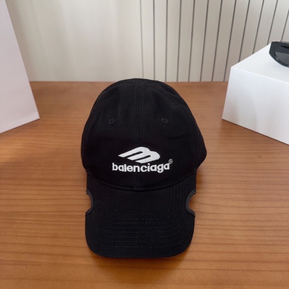 NWT Balenciaga 3B Logo Distressed Baseball Cap main image 7